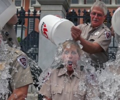 How Does the ALS Ice-Water Challenge Collect Money Through Social Media? Find Out Here! (VIDEO)