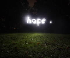 10 Uplifting Scripture Quotes About Hope