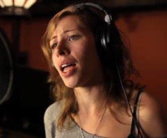 This Woman's Unique Signing Voice Will Give You Goosebumps (VIDEO)