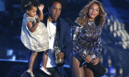 Blue Ivy Applauds a Teary-Eyed Beyonce on Stage at VMAs: 'Good Job Mommy!' (VIDEO)