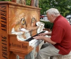 Old Man Plays an Emotional Song on a Public Piano – And He is Awesome! (VIDEO)