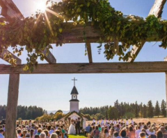 'Little People, Big World' Star Jeremy Roloff Weds in Front of Chapel He Specially Built for Ceremony