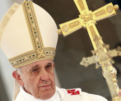 Pope Francis Prays in Turkey's Mosque, Head Bowed Toward Mecca