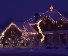 Regular Suburban Home Turns Into an Epic Light Show for All to See