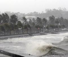 Typhoon Hagupit in Philippines: 4 Dead, Over 1M People Evacuated; Low Numbers a 'Good Sign' 'Super Typhoon' Haiyan Experience Helped