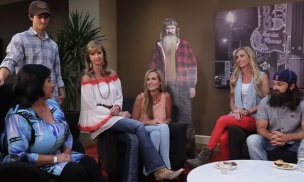 'Duck Dynasty' Stars Give House to Family in Need, Phil Robertson Breaks Down in Tears