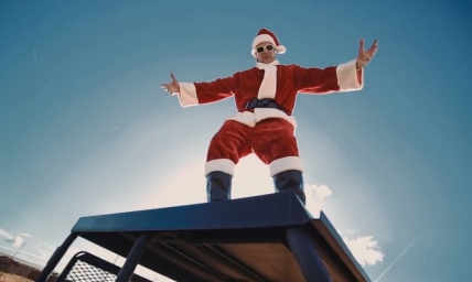 Pro Golfer Bubba Watson Raps About God's Blessing in 'Bubbaclaus' Video