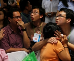 AirAsia Confirms Flight QZ8501 Debris, 40 Bodies Recovered; Mayor Says Victims 'Belong to God' Now