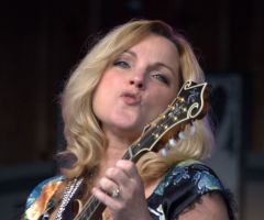 Grammy-Nominated Bluegrass Singer Rhonda Vincent Stands Up to Heckling Atheist Who Made Abomination of Gospel Song 'How Great Thou Art'