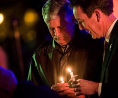 Hundreds in Arizona Light Candles for Slain Christian Aid Worker Kayla Mueller; Brother Says God 'Takes His Angels Home Early'