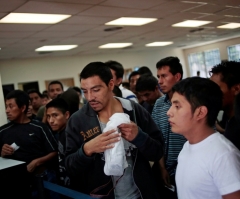 Poll: 9 in 10 Evangelicals Say Bible Doesn't Influence Immigration Views