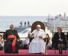 Pope Francis Performs 'Miracle' In Naples; Turns Dry Blood to Liquid (Video)