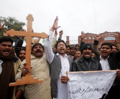 Over 100 Christians Arrested in Pakistan for Riots, Killing and Burning Two Suspects in Wake of Church Suicide Bombings