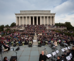 Thousands Gather at Lincoln Memorial for Easter Sunrise Worship Service, Newsboys Lead Singer Michael Tait Sings 'We Believe'