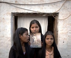 Pope Meets, Prays for Family of Pakistani Christian Woman Asia Bibi Who Is Sentenced to Death for Blasphemy