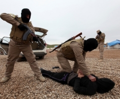 ISIS Militants Curbstomp 2 Criminals to Death With Concrete Blocks, Execute 2 for Sorcery