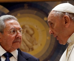 Raul Castro Says Private Meeting With Pope Francis Has Inspired Him to Return to Catholic Faith, Resume Praying