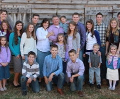 'Bringing Up Bates' Exclusive Sneak Peek at Season 2 Premiere: Bates Family Holds Special 'I Love You Day' Celebration