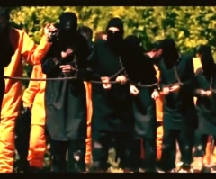 Syrian Rebel, in Orange Jumpsuits, Execute ISIS Militants as 'Remedy' for Islamic State 'Disease'