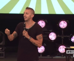 Pastor Levi Lusko Preaches at Fellowship Church; Shares Four Ways to Deal With Pain and Suffering