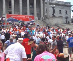 10,000 Stand Up for Religious Freedom, Biblical Morals at SC's 'We Stand with God' Rally 