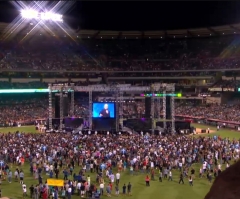 'Life Is Short; Repent, Get Right With God,' Greg Laurie Says on Last Night of SoCal Harvest Crusade 2015