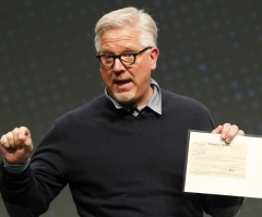 Glenn Beck Says Americans Must Help Christian Refugees, Otherwise Statue of Liberty 'Means Nothing Anymore'