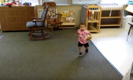 Adorable Girl Sees Her Dad After the First Day of School and Is Overjoyed — Her Reaction Is Priceless!