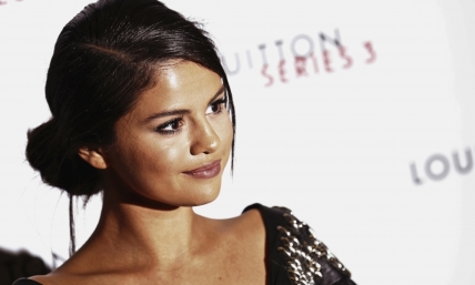 Selena Gomez Reveals 'Favorite Christian Artist;' Praises Hillsong Megachurch (Video)