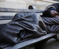 Pope Francis Declines Capitol Hill Lunch to Spend Time With and Bless Homeless in Nation's Capital