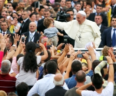 Evangelicals, Catholics United by Christian Persecution, Pope Francis Says