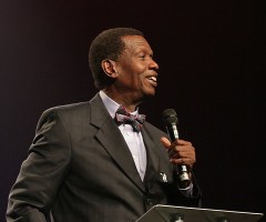 Pastor E.A. Adeboye Tells Members Don't Give Offering If They Are Unsure of Salvation