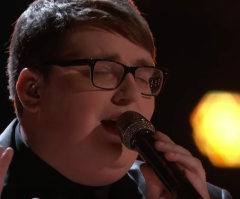 'The Voice' Winner Jordan Smith Sings at Saddleback Church Christmas Service