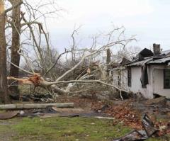 Blizzards, Tornadoes Kill 43 Across US, Thousands of Homes Destroyed