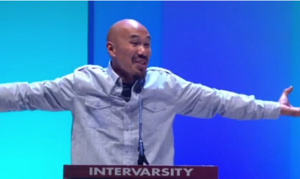 Francis Chan Calls on Christians to Live Under the Authority of Jesus on 2nd Day of Urbana '15