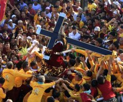 1.5 Million Filipino Catholics Join Black Nazarene Procession Praying for Miracles