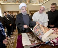 Iranian President Hassan Rouhani Asks Pope Francis to Pray for Him at Vatican Meeting