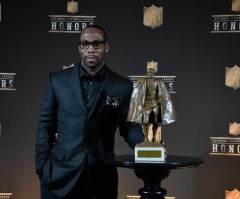 SF 49ers WR Anquan Boldin Gives Glory to God After Winning Walter Payton Award