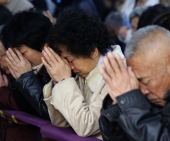 Chinese Christians Persecuted by Communist Regime Forced to Destroy Church Crosses or Face Punishment