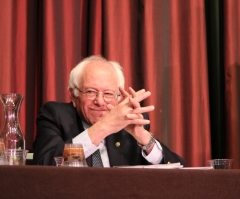 Bernie Sanders Gets Rock Star Greeting at Civil Rights Convention in New York