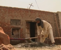 Muslim Villagers Building Church in Pakistan Claim Christians, Muslims 'Worship Same God'