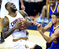 Golden State Warriors, Cleveland Cavaliers Pray Together at NBA Finals