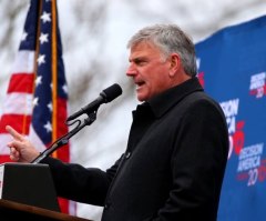 Rev. Franklin Graham Leads Thousands in Prayer for Orlando Shooting Victims