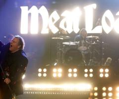 Singer Meat Loaf Collapses Onstage While Singing 'I'd Do Anything for Love'