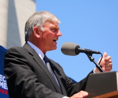 Franklin Graham Tells 900 Evangelicals at Trump Meeting: We Are All Sinners