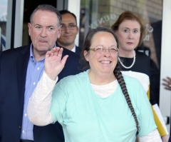 Kim Davis Facing Lawsuit for Denying a Man a License to Marry His Laptop Computer