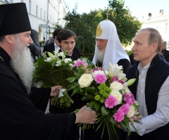 Christians in Russia Under Attack From Putin's Law Banning Evangelism Outside of Churches