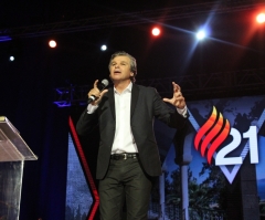 Donald Trump Recommitted His Life to Jesus a Decade Ago, Pastor Jentezen Franklin Says