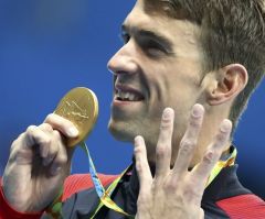 Rick Warren to Olympic Star Michael Phelps: I Pray for You Daily; God Has a Great Future for You