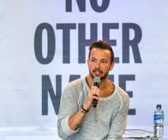 Hillsong NY Outgrows Church Building; Carl Lentz Thanks God for Lines of People